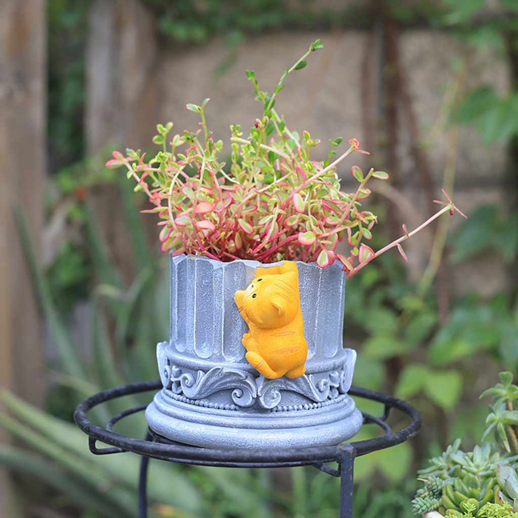  Cute Cat Climbing Up The Pillar Resin Succulent Pot