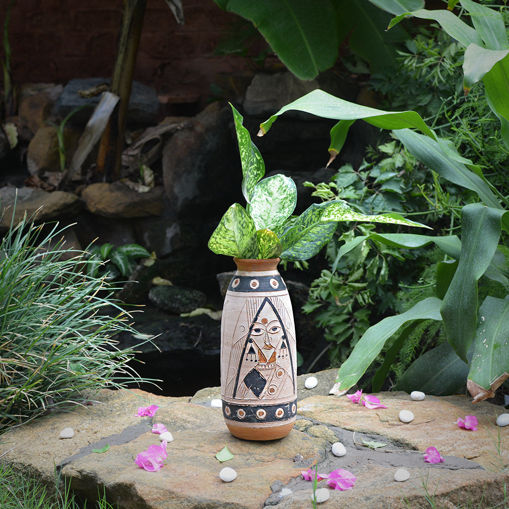  Towns Lady Terracotta Pot