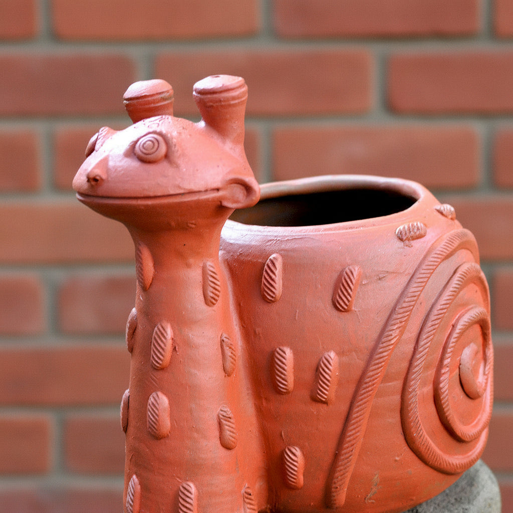  Terracotta Snail Brown Planter